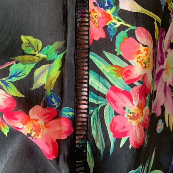 EUC - Johnny Was Black Floral Blouse ~ Tropical feel - XL 100% Cupra Rayon - Picture 8 of 12